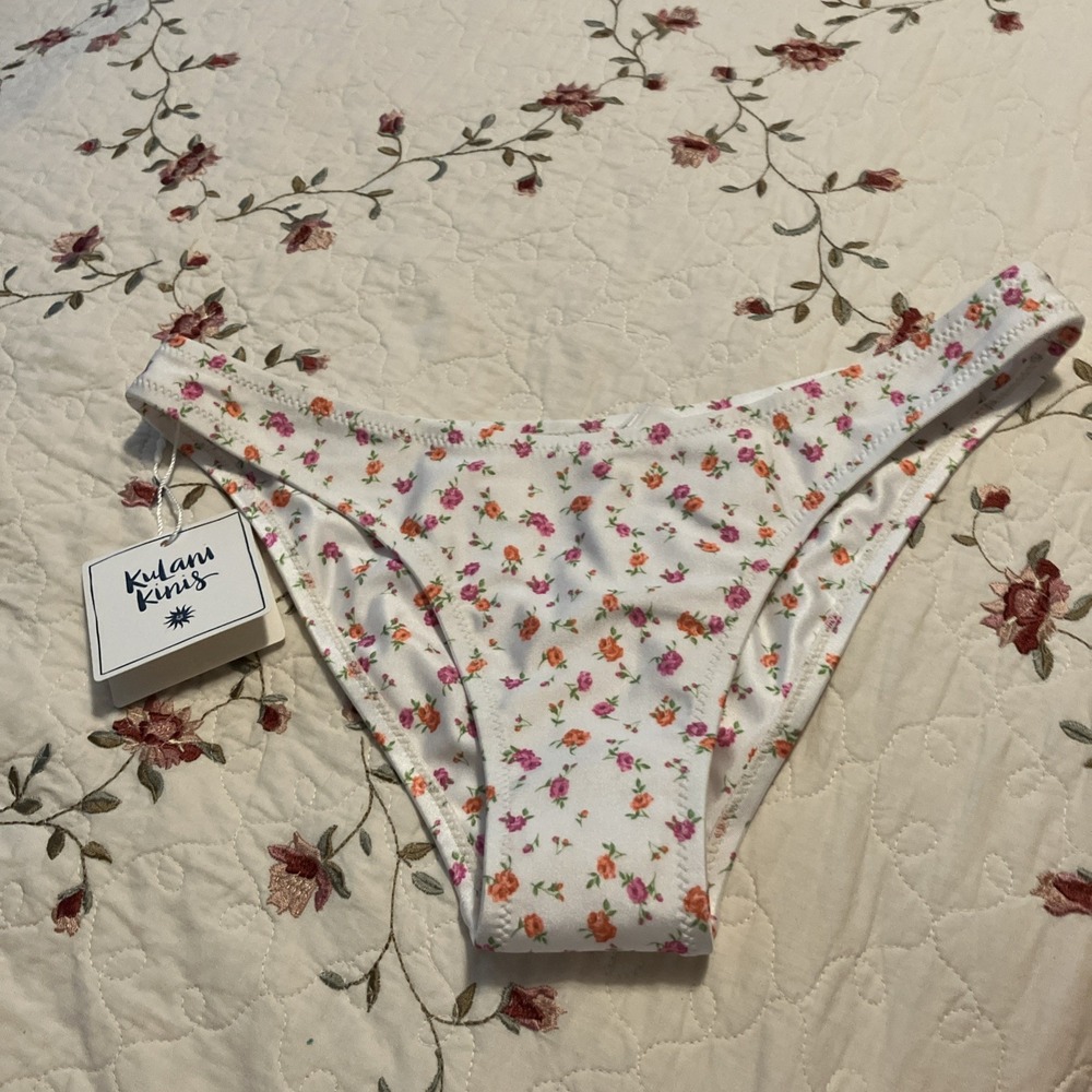 Kulani Kinis Full Coverage Bikini Bottoms White Rosi Floral Small NWT